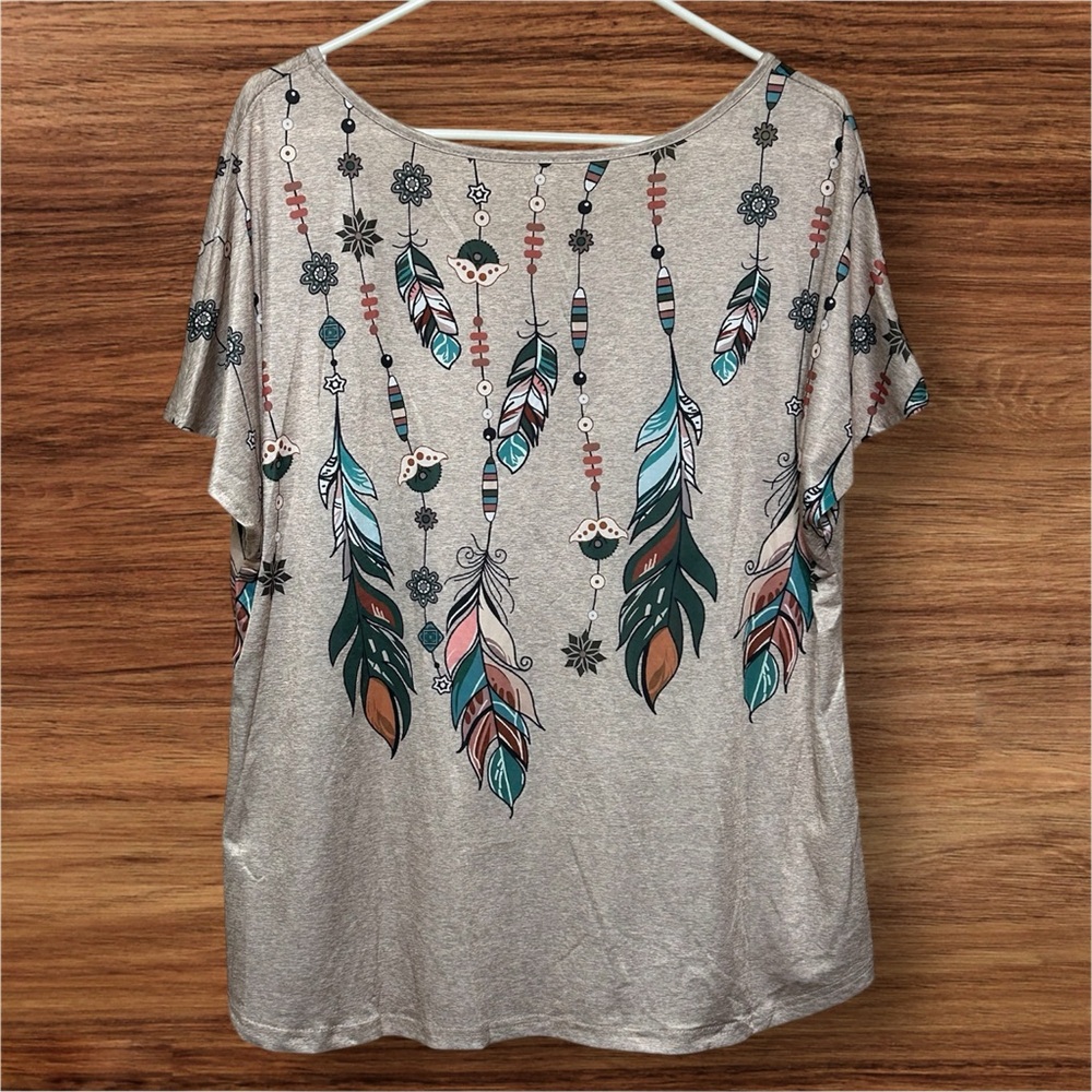 Boho Feather Print Women’s Top NWOT
Size XXL   No Brand - Picture 2 of 4
